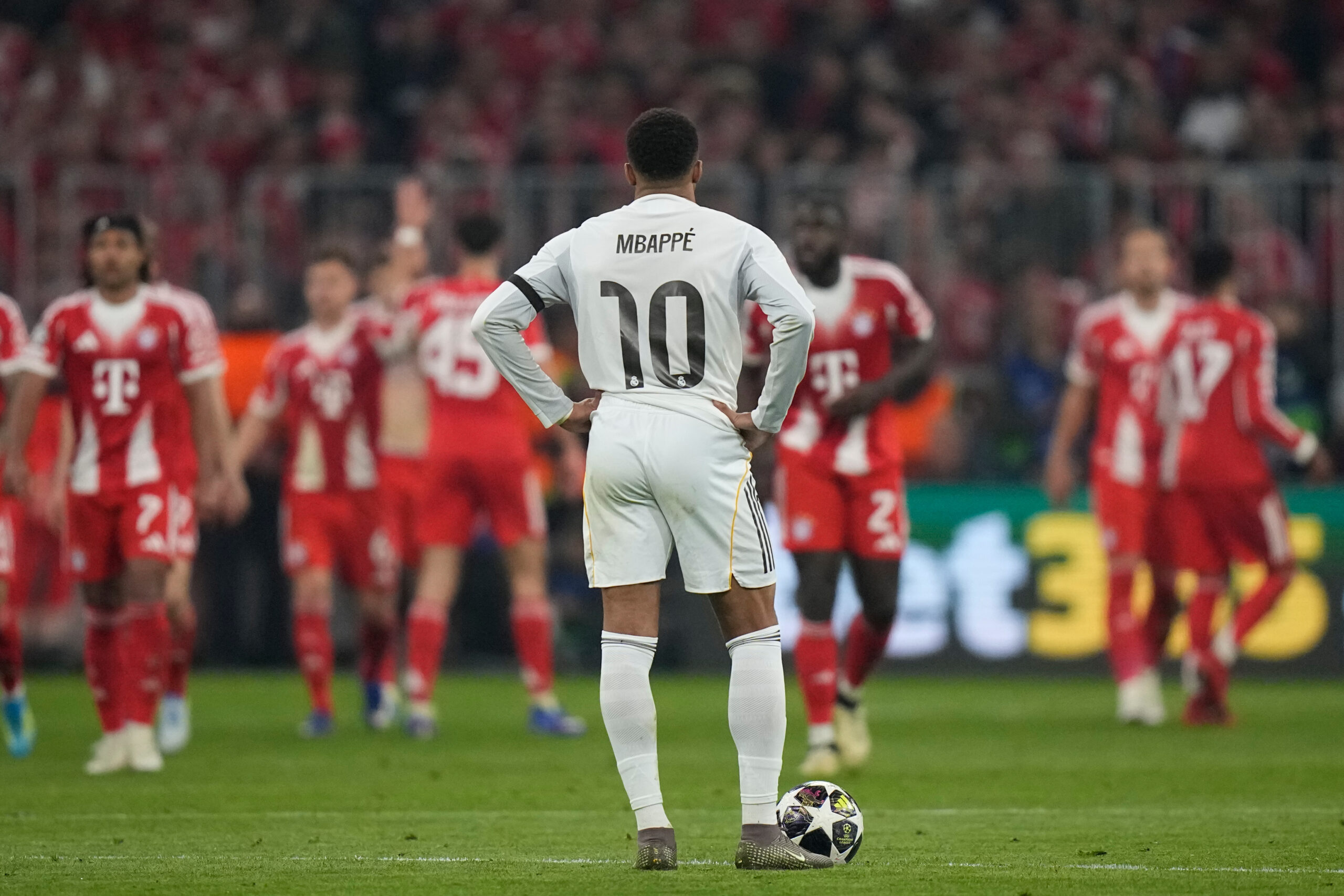 Champions League, Real Madrid furioso con l’arbitro: il Bayern fa festa e va in semifinale