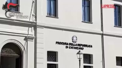 Vibo Valentia, omicidi di 'ndrangheta ed estorsioni: 15 arresti