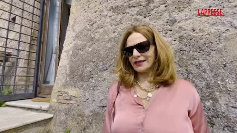 Roma, la moglie di Tinto Brass: "Prigionieri in casa da 4 mesi, situazione insostenibile"