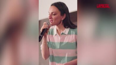 Arisa si esibisce in Spagna con il brano "Canta Ancora"