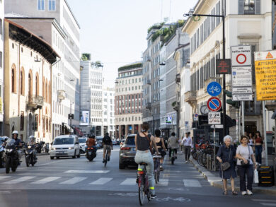Ztl Milano, per moto e motorini divieto rinviato nel Quadrilatero: ecco quando