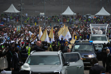 Papa Leone XIV in Camerun, messa per 600mila persone a Douala. “Africa sia liberata dalla piaga della corruzione” 