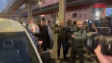 Roma, tensioni al Corteo pro Cospito: ferito un poliziotto