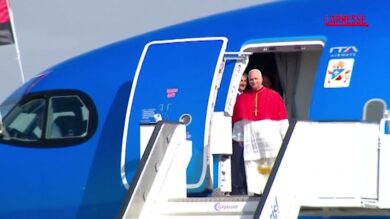 Angola, Papa Leone XIV accolto al suo arrivo all’aeroporto di Luanda