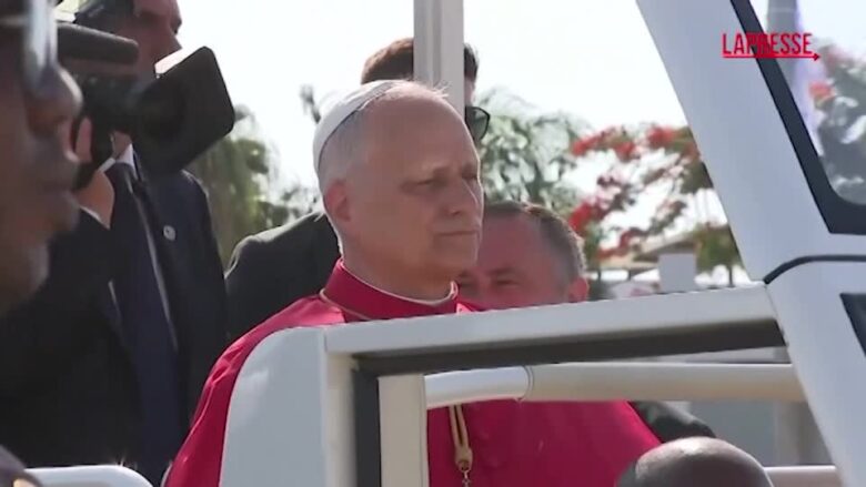 Angola, bagno di folla per Papa Leone che attraversa Luanda sulla papamobile