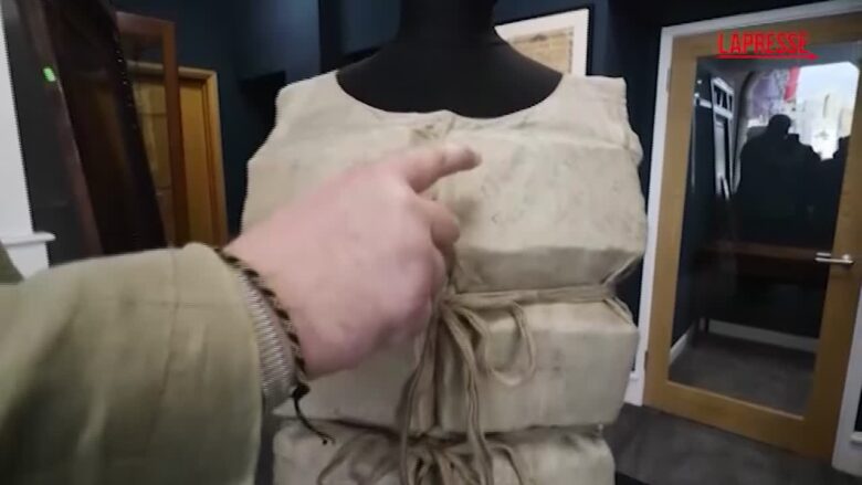 Titanic, giubbotto di salvataggio di una sopravvissuta venduto all'asta per 670.000 sterline