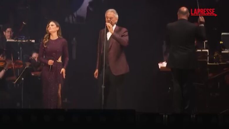 Andrea Bocelli, concerto gratuito a Città del Messico per il 30° anniversario dell'album "Romanza"