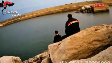 Ancona, tenta il suicidio da una scogliera a Numana: l’uomo salvato dai carabinieri