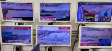 Terremoto in Giappone: scossa di 7.7 nel nord e allarme per rischio megaterremoto