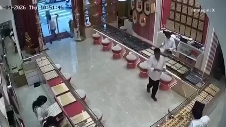 Malesia, ladri rapinano una gioielleria di Kuala Lumpur in due minuti