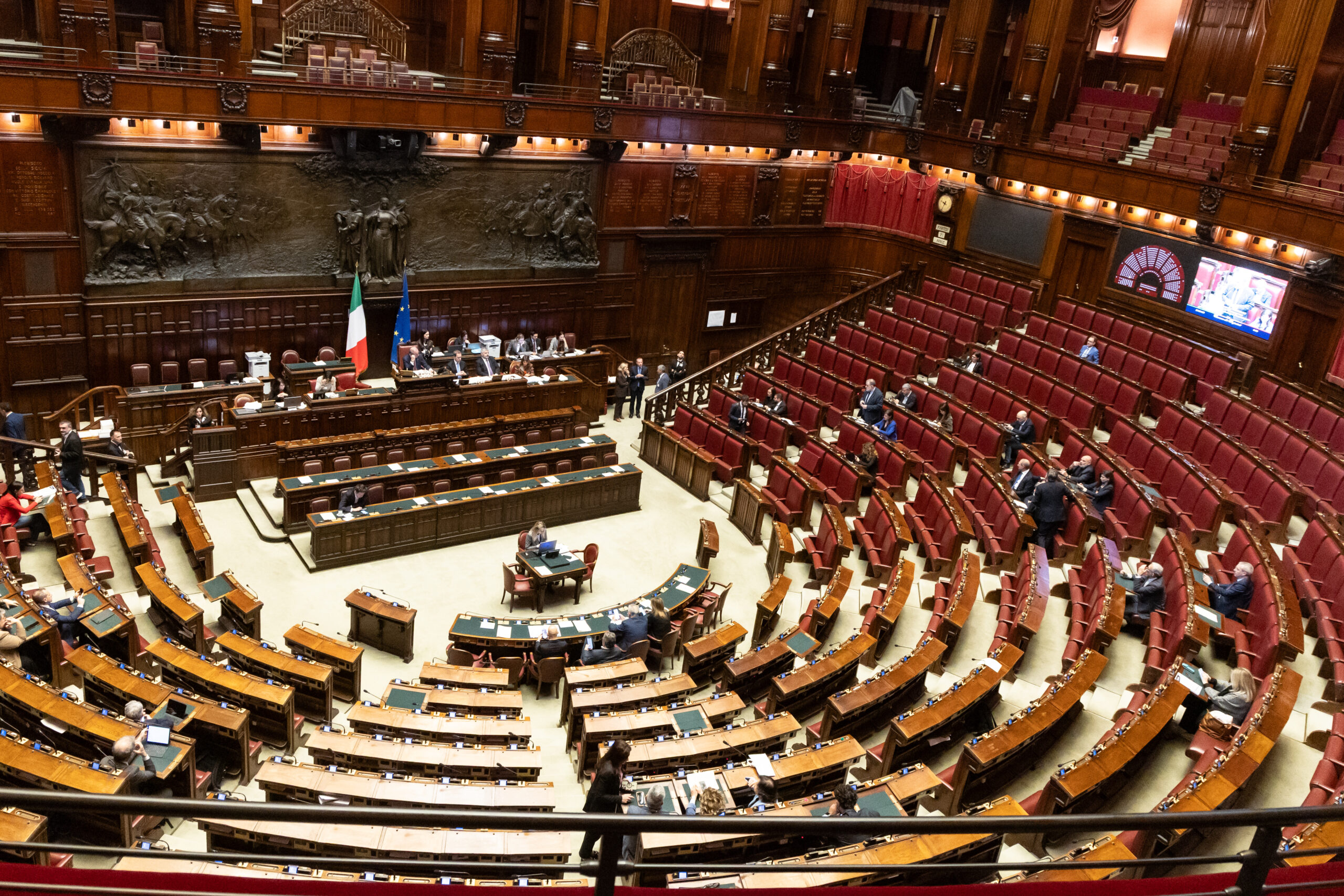 Dl Sicurezza, dibattito alla Camera. Meloni: “Decreto ad hoc per rilievi tecnici Colle”