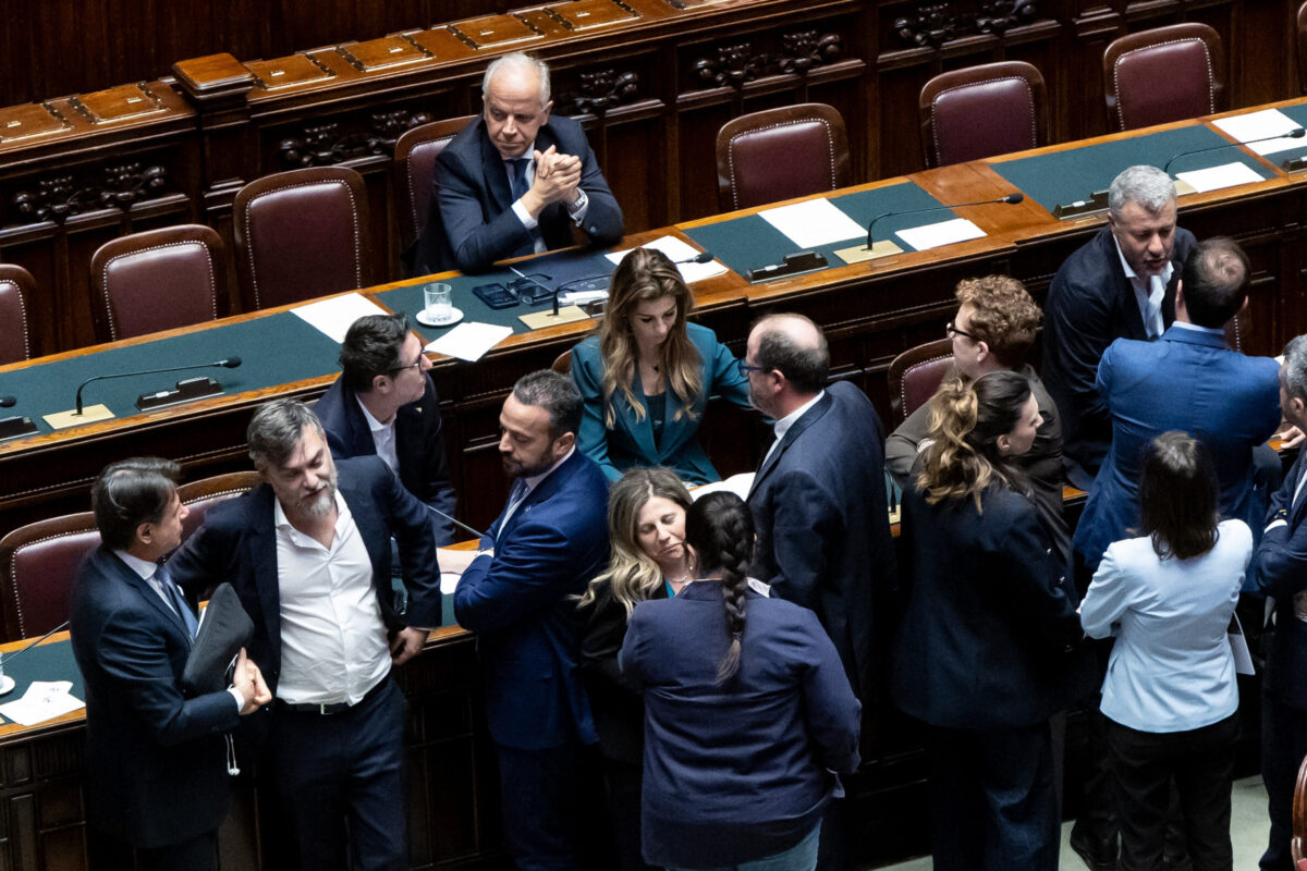 Galleria foto 'Dl Sicurezza, le opposizioni occupano i banchi del governo – FOTO' - foto 3