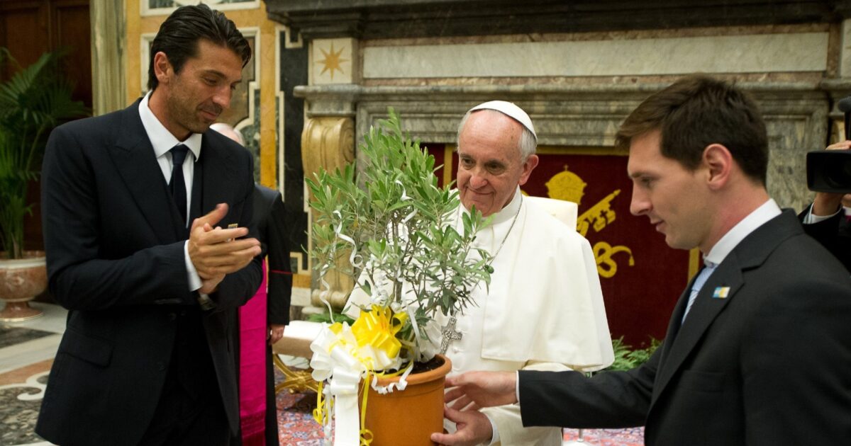 Galleria foto 'Papa Francesco, We Play for Peace: “Sua assenza è sentita anche nel calcio”' - foto 4