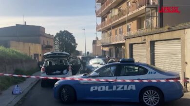Catanzaro, madre si lancia dal terzo piano con i tre figli: la polizia sul luogo della tragedia