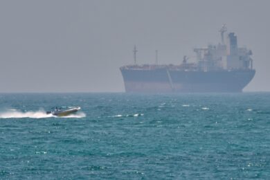 Iran, Pezeshkian: “Negoziare non significa arrendersi”. In Qatar colpita nave mercantile – La diretta