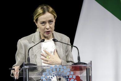 Governo, via libera al Piano Casa. Carburanti, prorogato il taglio delle accise