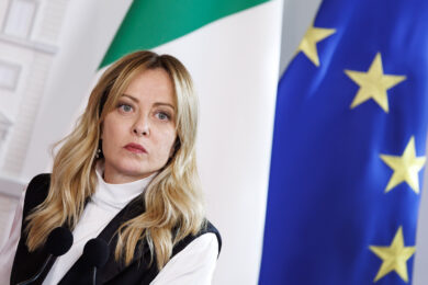 Piano Mattei, diffida degli eredi a Meloni: “Non utilizzate il suo nome”. Scoppia la polemica