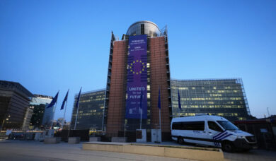 Ucraina, prestito a Kiev e sanzioni a Mosca: c’è un primo ok degli ambasciatori Ue