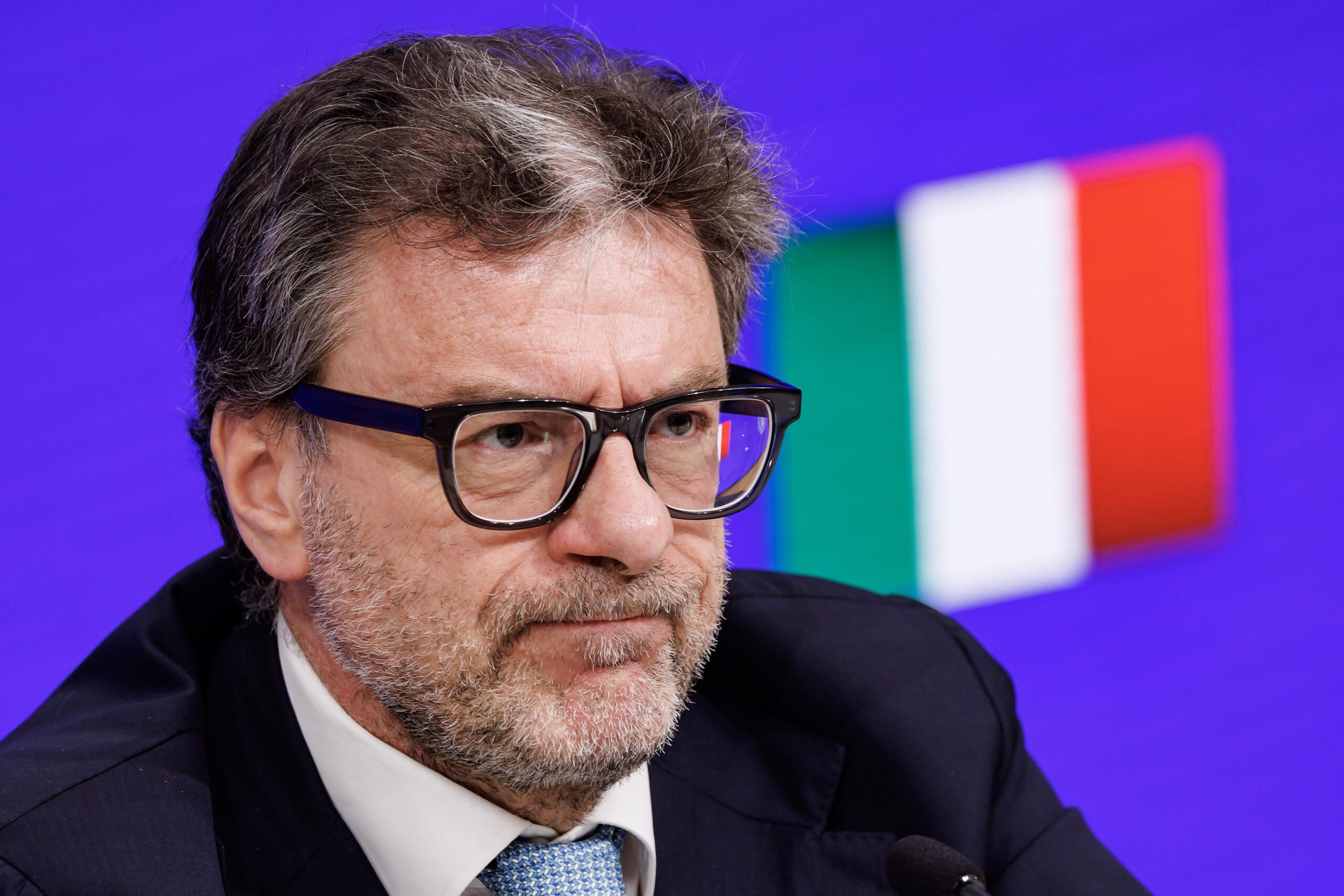 Documento di finanza pubblica, via libera del Cdm. Giorgetti: “Su scostamento non escludo che Italia si muova da sola”
