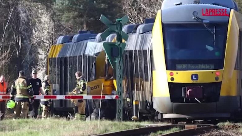 Danimarca, scontro fra treni regionali: le immagini dei convogli distrutti