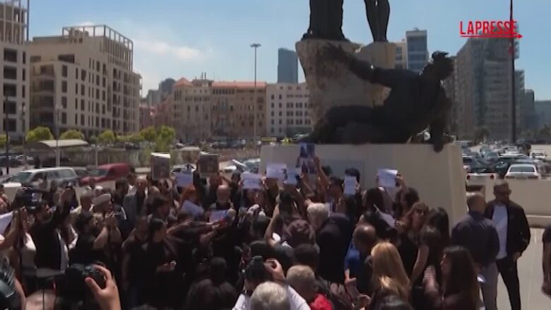 Libano, la protesta dei giornalisti contro le uccisioni dei colleghi nei raid israeliani