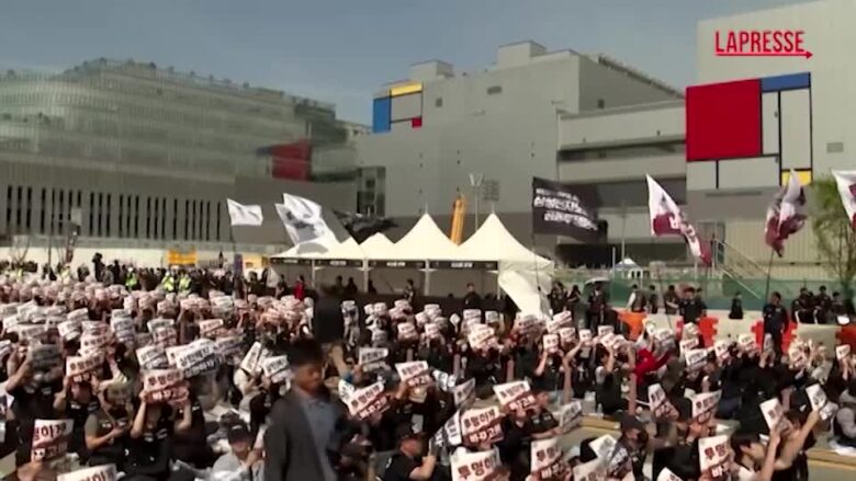 Corea del Sud, protesta alla Samsung: migliaia di lavoratori in piazza