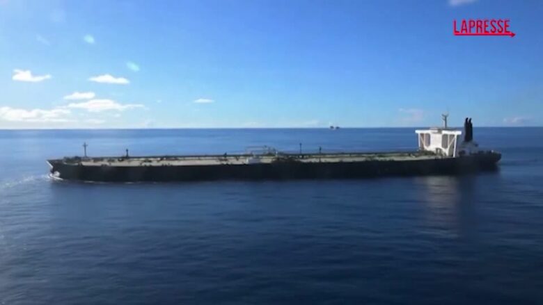 Iran, esercito Usa annuncia sequestro petroliera legata a Teheran nell’Oceano Indiano