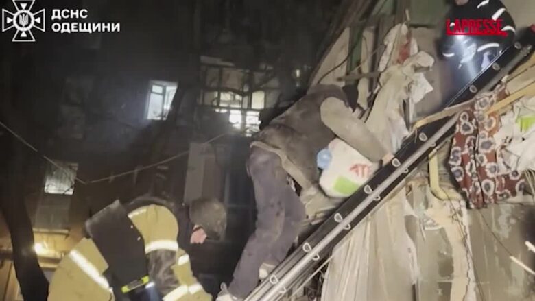 Ucraina, attacco russo con i droni su Odessa: due morti e 12 feriti