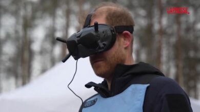 Ucraina, Harry in visita a Bucha con una ong anti-mine