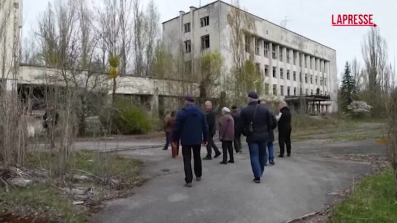 Chernobyl, un gruppo di operai torna sul luogo del disastro: il tempo sembra essersi fermato
