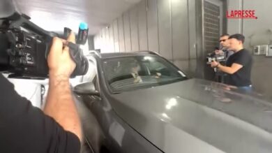 Neonati sepolti in giardino, la famiglia di Chiara Petrolini lascia il tribunale in auto