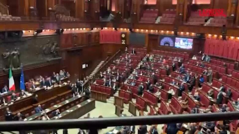 Dl Sicurezza, alla Camera le opposizioni cantano 'Bella ciao'