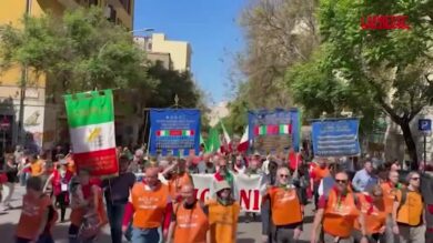 25 aprile, decine di migliaia di persone sfilano a Roma
