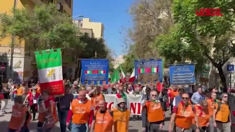 25 aprile, decine di migliaia di persone sfilano a Roma