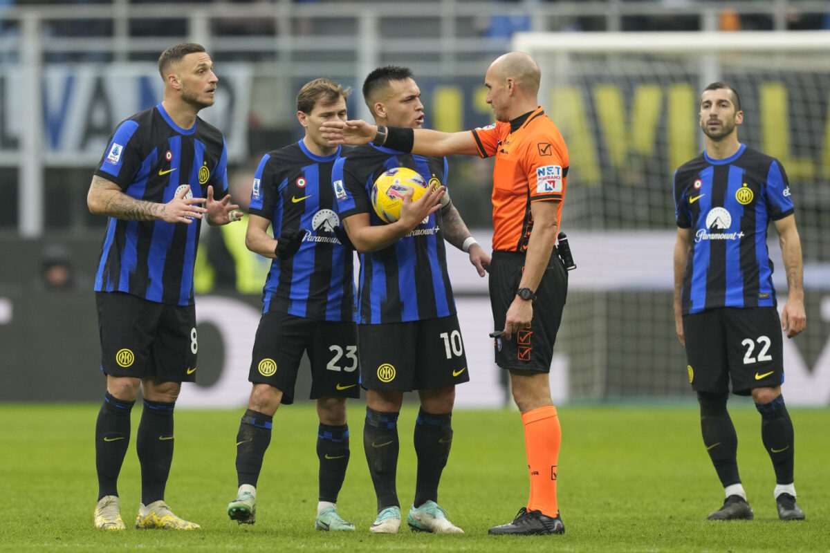 Rocchi, il designatore degli arbitri indagato per concorso in frode sportiva si è autosospeso Rocchi, il designatore degli arbitri indagato per concorso in frode sportiva si è autosospeso