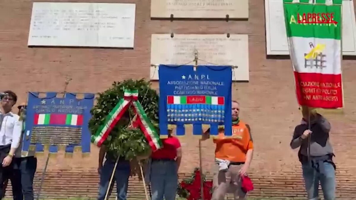 25 Aprile, l’Anpi depone una corona a Porta San Paolo a Roma