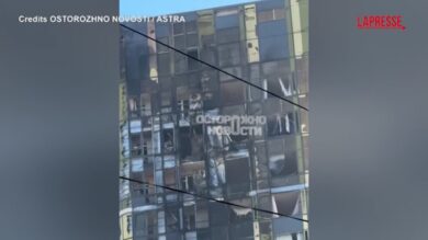 Russia, un drone colpisce un grattacielo nella città di Ekaterinburg