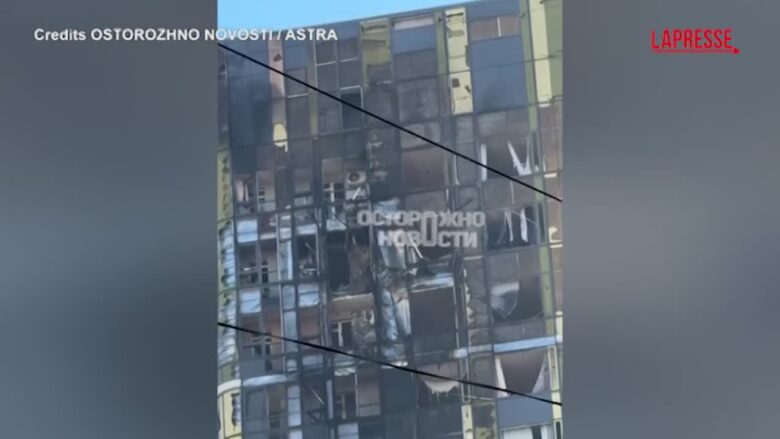 Russia, un drone colpisce un grattacielo nella città di Ekaterinburg