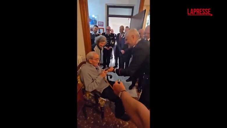 Carabiniere più longevo compie 109 anni, premier Meloni pubblica video della sorpresa dell'Arma
