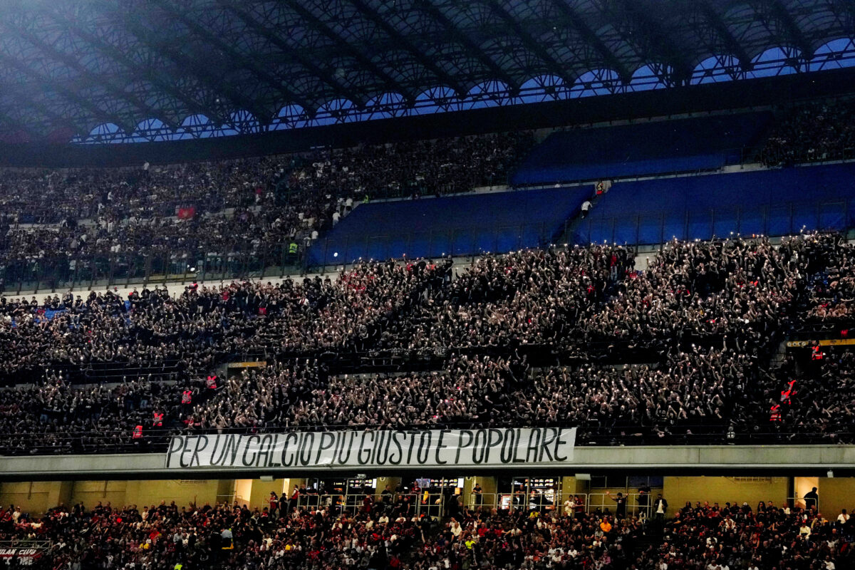 Milan-Juventus, la protesta dei tifosi contro il caro biglietti: “Per un calcio più giusto e popolare”