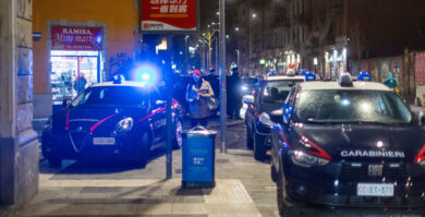 Milano, accoltellato in strada: grave un 14enne