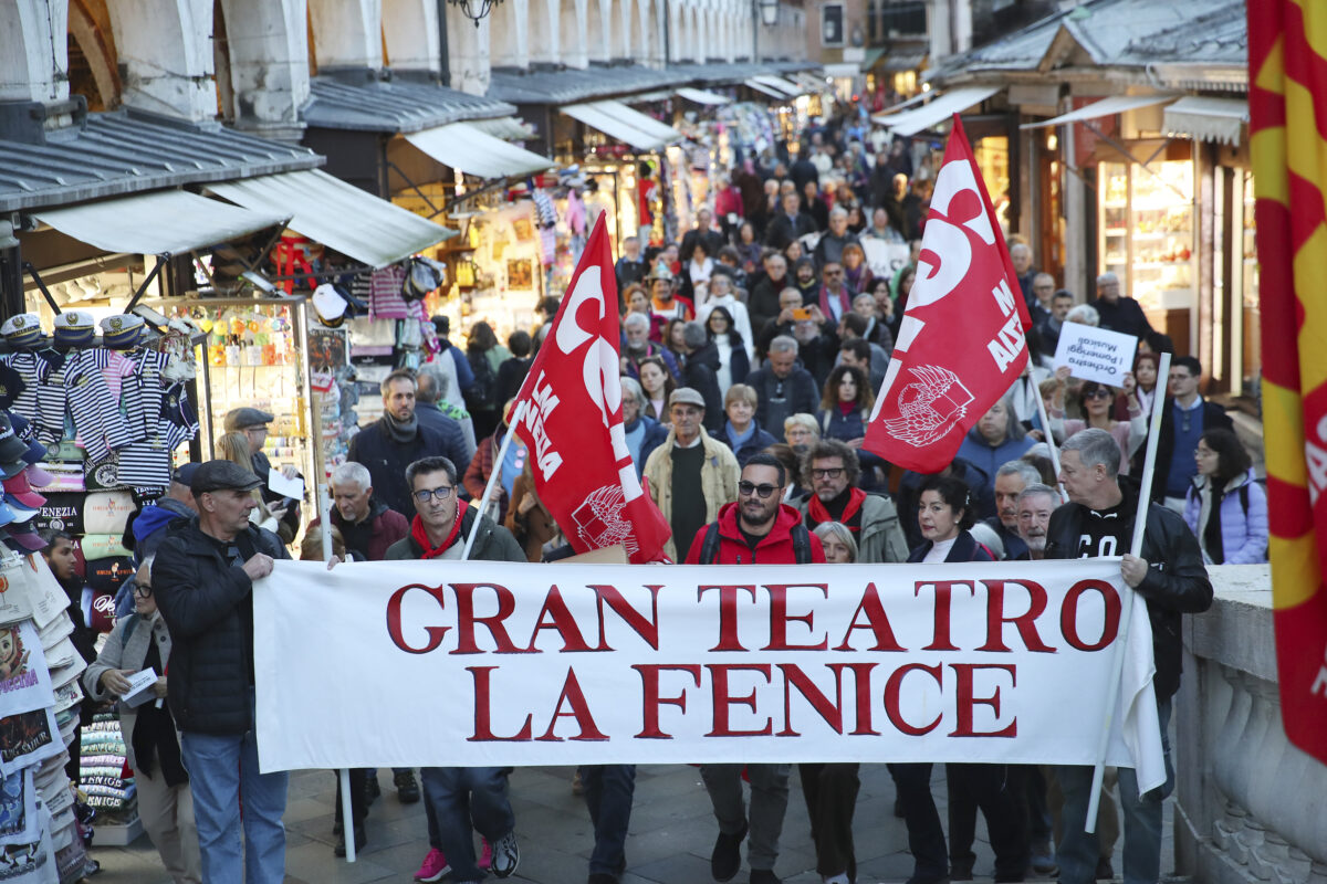 Teatro La Fenice “licenzia” Beatrice Venezi, Palazzo Chigi: “Meloni non coinvolta”