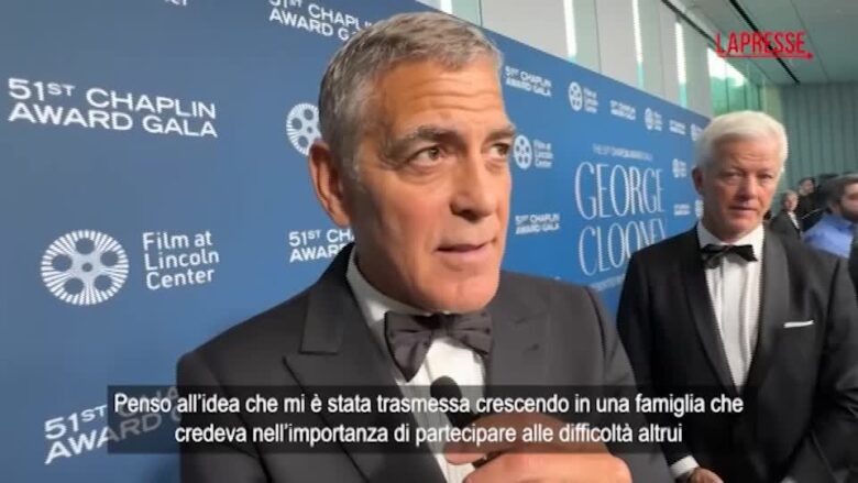 Clooney premiato ai Chaplin Award Honors cita suo padre: "Sfida chi ha più potere di te e difendi chi ne ha meno"