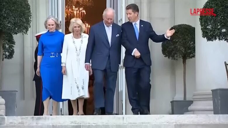 Re Carlo III e la regina Camilla in un ricevimento all'ambasciata britannica di Washington