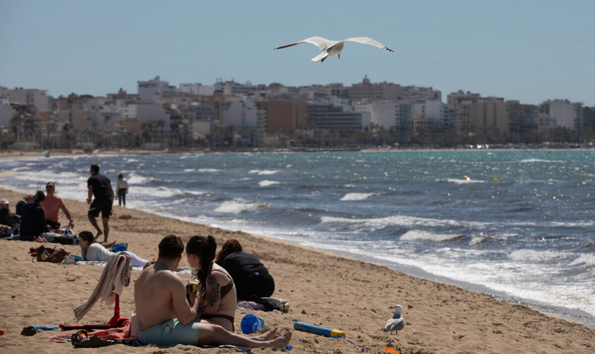 Melanoma, i 5 consigli di Ascierto e il paradosso della crema solare 