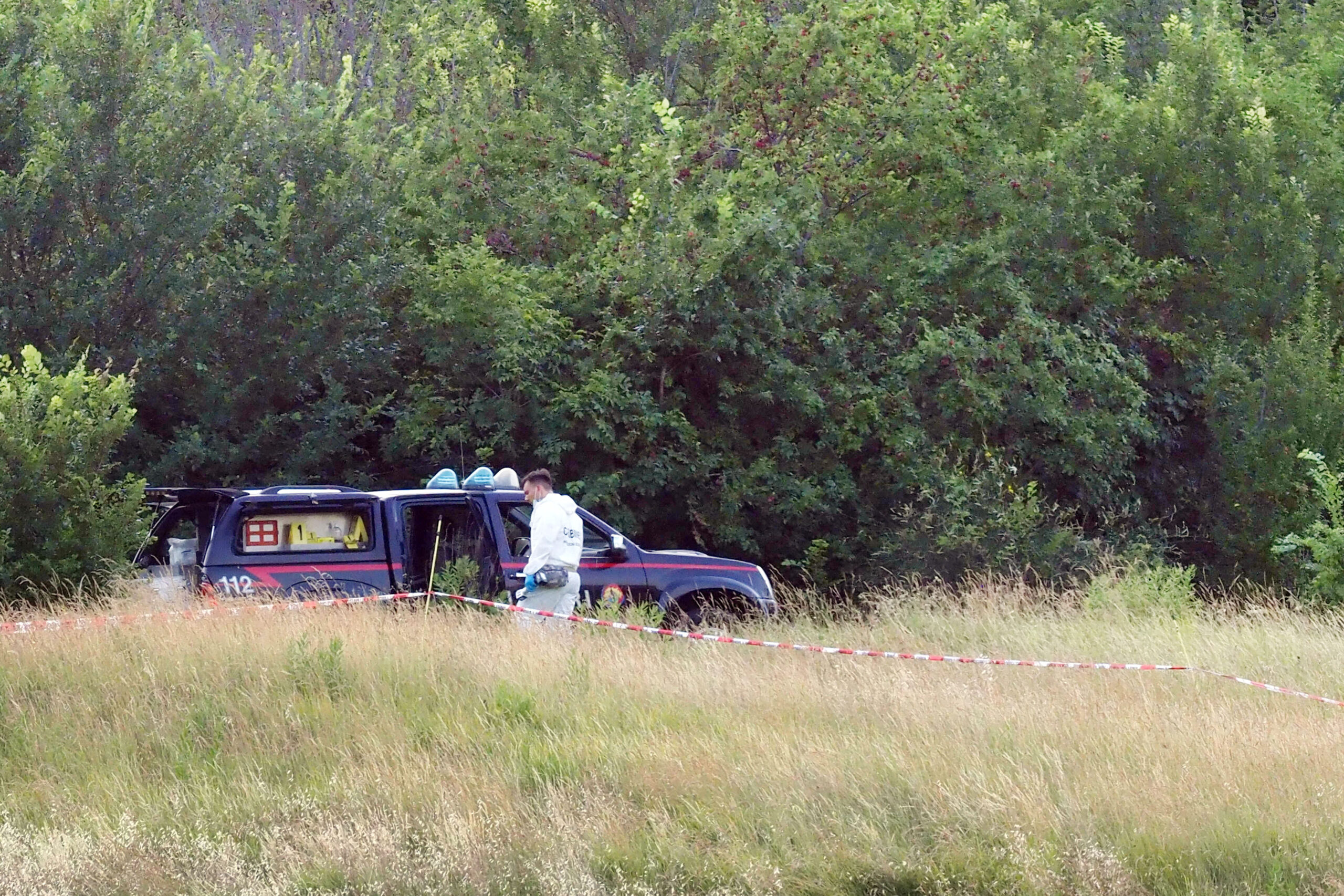 Pavia, ragazza trovata morta in un campo: non si esclude l’omicidio
