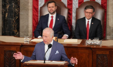Re Carlo III al Congresso a Washington, standing ovation per il sovrano