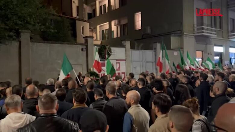 Milano, in 2mila al corteo per Ramelli: saluti romani alla chiamata del 'presente'