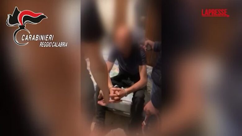 Reggio Calabria, si fingono Nas e ammanettano un uomo minacciandolo con una pistola: smantellata gang del terrore