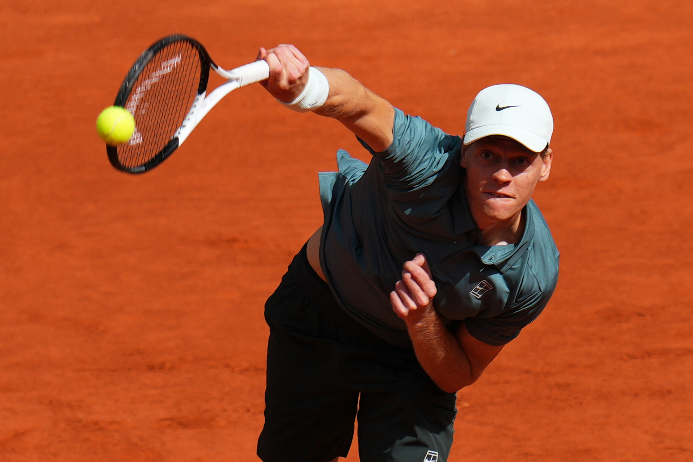 Sinner-Jodar oggi all’Atp Madrid 2026: lo spagnolo parte bene, poi dilaga l’azzurro